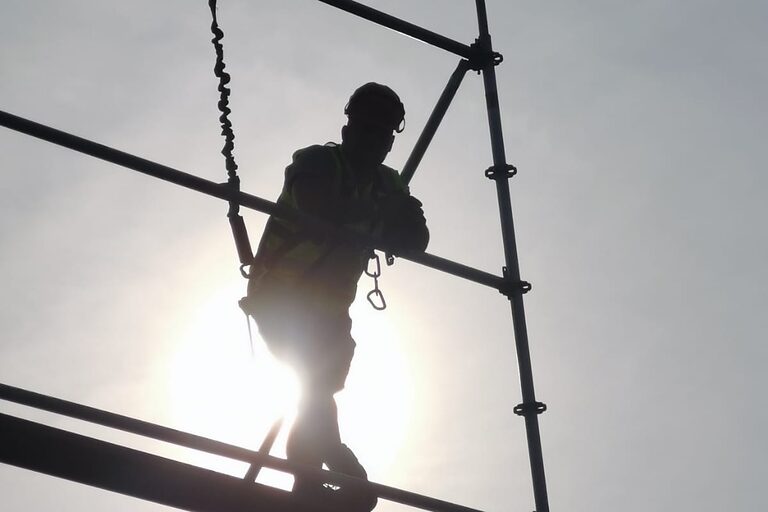 "Handwerk bedeutet nicht nur, etwas mit seinen Händen zu erschaffen, sondern vermittelt auch Vertrauen, Freundschaft, Zusammenhalt und Stolz. Denn die wichtigen Dinge im Leben macht man nicht allein, sondern immer im Team."