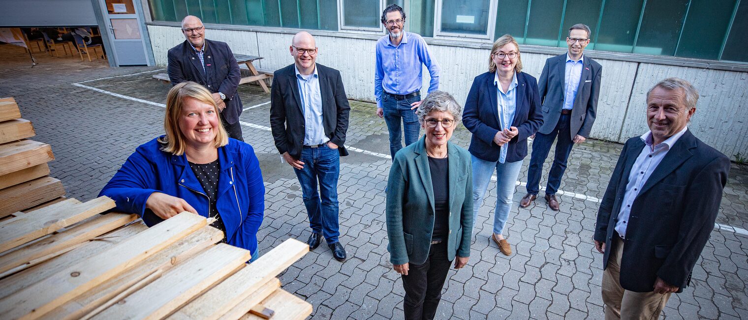 (v.l.) Wiebke Esdar (SPD), Peter Eul, Präsident der Handwerkskammer, Jan Maik Schlifter (FDP), Martin Lang, stellvertretender Kreishandwerksmeister, Britta Hasselmann (Bündnis 90/ Die Grünen), Angelika Westerwelle (CDU), Frank Wulfmeyer, Kreishandwerksmeister und Jürgen Sautmann, Hauptgeschaftsführer der Kreishandwerkerschaft Bielefeld