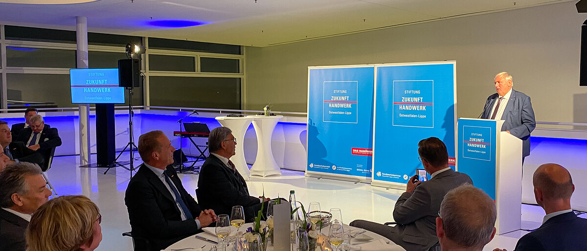 Festansprache von Karl-Josef Laumann, Minister für Arbeit, Gesundheit und Soziales in NRW. Festansprache von Karl-Josef Laumann, Minister für Arbeit, Gesundheit und Soziales in NRW.