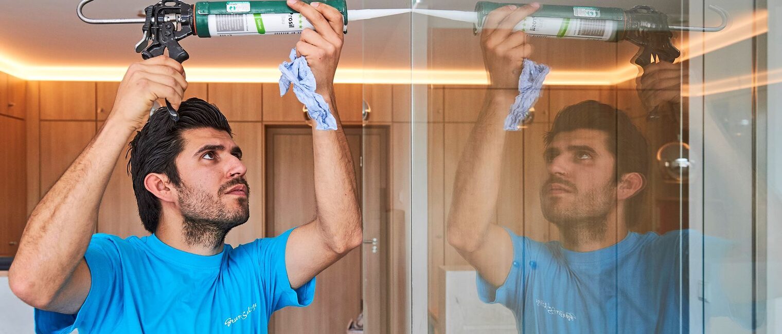 Im Rahmen des Projektes "Passgenaue Besetzung - Willkommenslotsen" berät die Handwerkskammer OWL Mitgliedsbetriebe, die geflüchtete Menschen ausbilden oder beschäftigen möchten. 