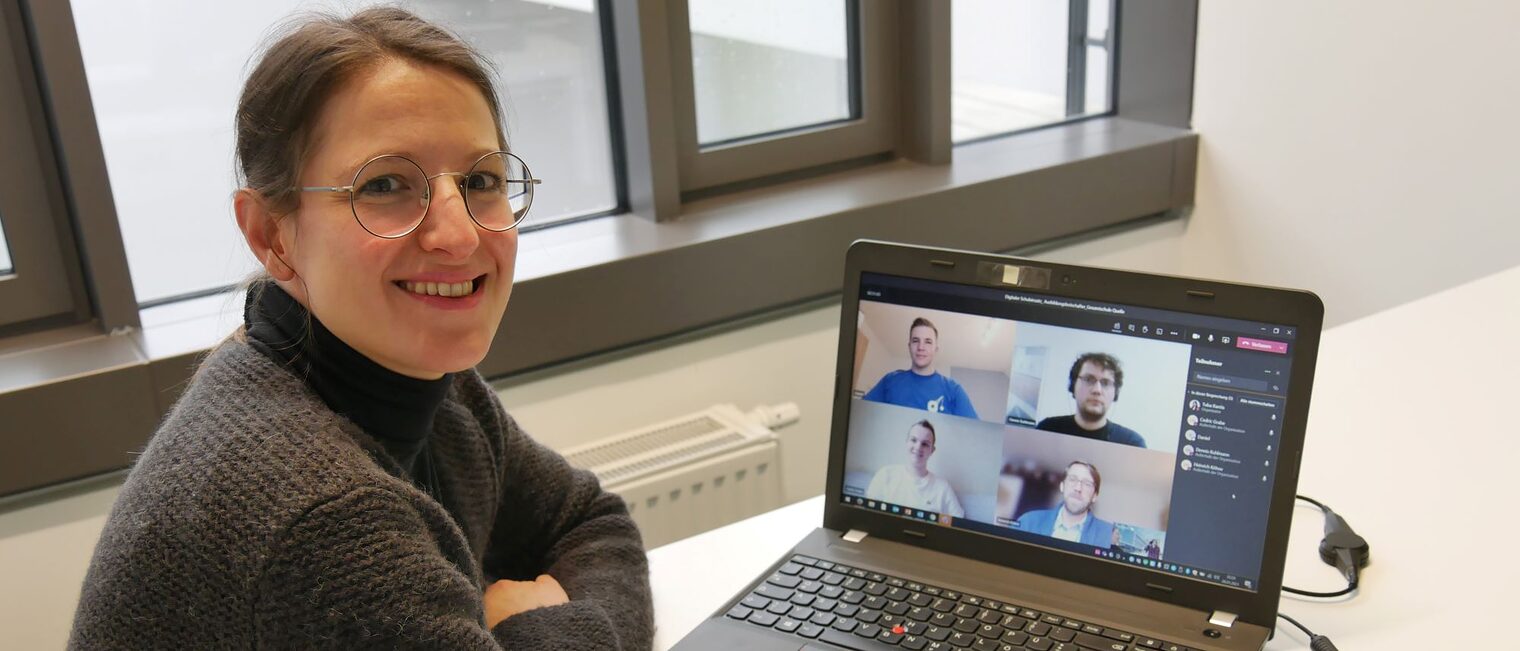 Projektkoordinatorin Tuba Kantis ist während der Pandemie auch online mit Ausbildungsbotschafterinnen und -botschaftern in Kontakt. 