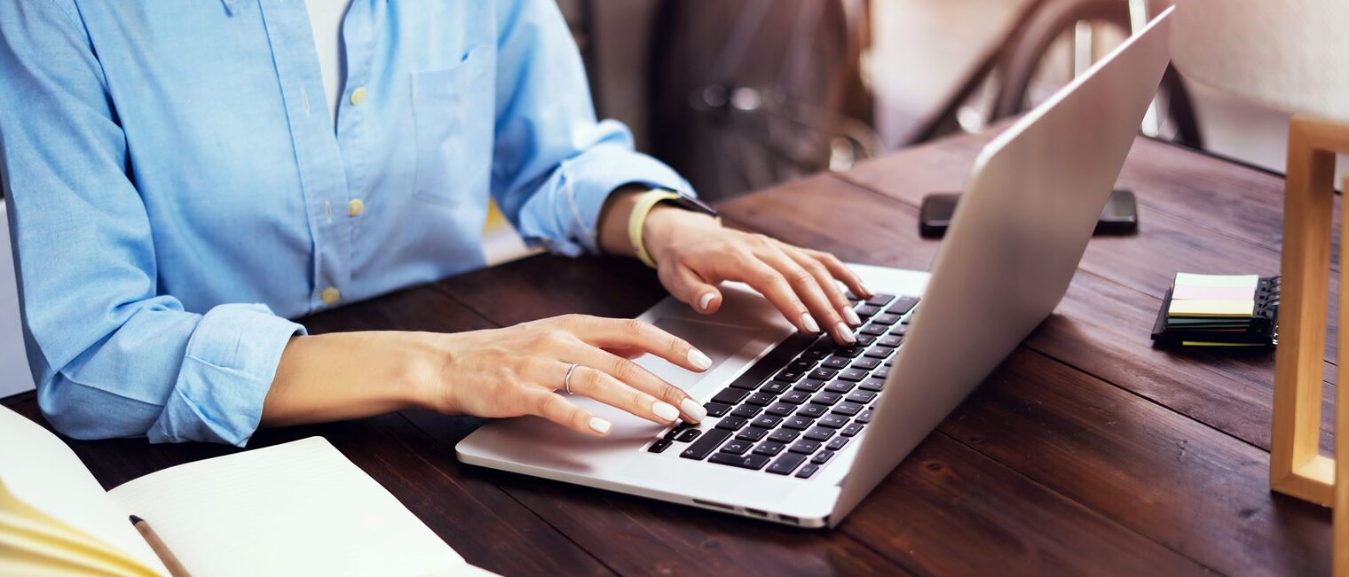 AdobeStock_Formularservice_red_Größe 