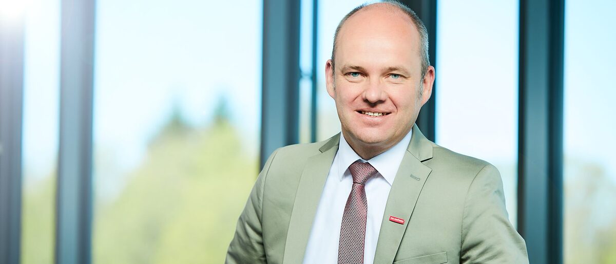 "Eine Ausbildungsgarantie nach österreichischem Vorbild verkennt die Realität auf dem deutschen Arbeitsmarkt", erklärt Carl-Christian Goll, Geschäftsführer Berufsbildung der Handwerkskammer OWL. "Eine Ausbildungsgarantie nach österreichischem Vorbild verkennt die Realität auf dem deutschen Arbeitsmarkt", erklärt Carl-Christian Goll, Geschäftsführer Berufsbildung der Handwerkskammer OWL.