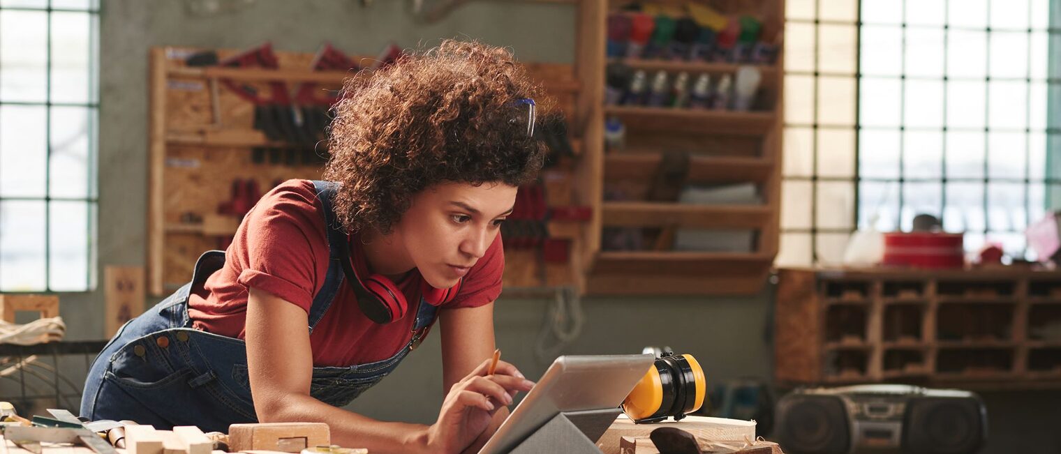 Digitales Arbeiten ist heutzutage an vielen Arbeitsplätzen selbstverständlich. Digitales Arbeiten ist heutzutage an vielen Arbeitsplätzen selbstverständlich.