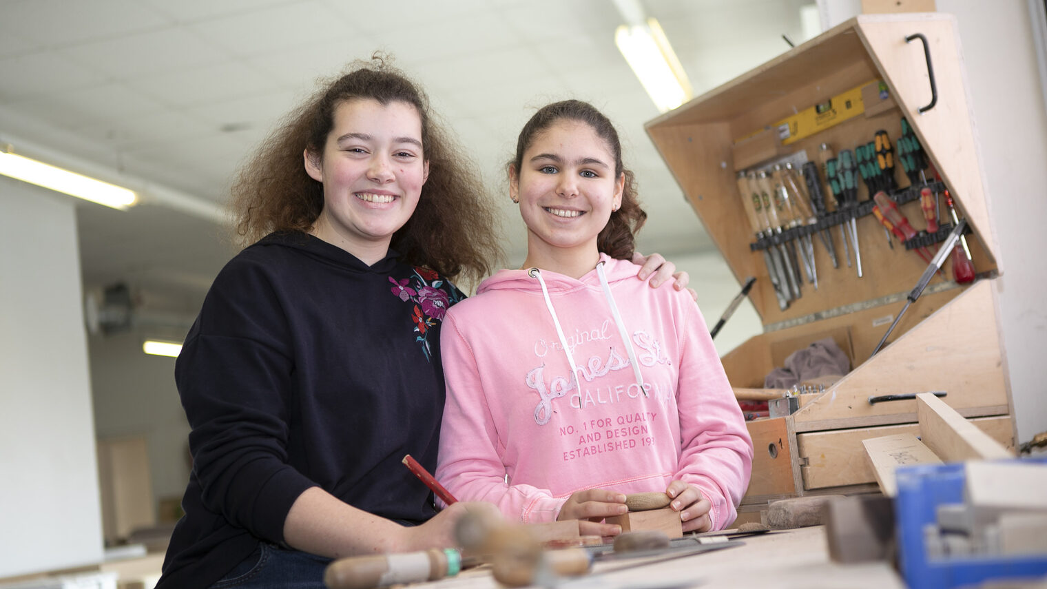 Schülerinnen und Schüler können am Girls Day und Boys Day frei von Geschlechter- und Rollenklischees Berufsfelder erkunden. 