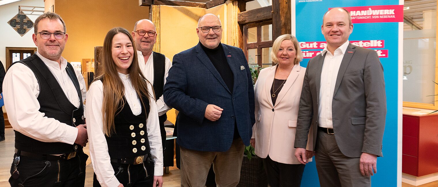 (v. l.) Guido Kramp, Stefanie Kramp, Andreas Kramp, Peter Eul, Andrea Hegerbekermeier, Carl-Christian Goll (v. l.) Guido Kramp, Stefanie Kramp, Andreas Kramp, Peter Eul, Andrea Hegerbekermeier, Carl-Christian Goll