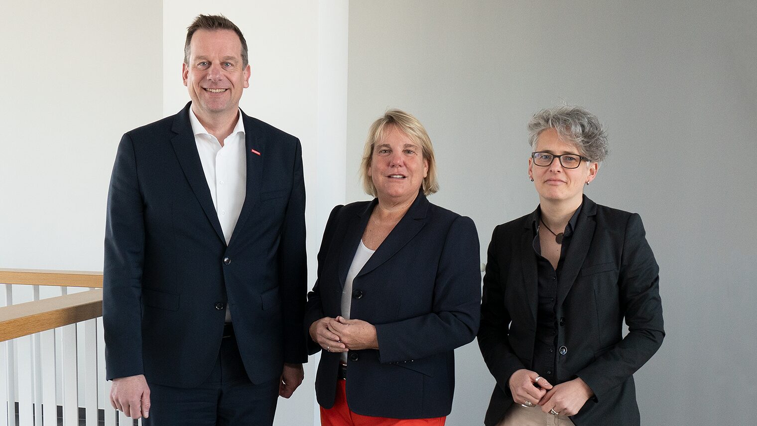 (v. l.) Dr. Jens Prager, Hauptgeschäftsführer der Handwerkskammer, Martina Hannen, Geschäftsführerin KH Wittekindsland, Ragna Köstner, stv. Hauptgeschäftsführerin der Handwerkskammer. 