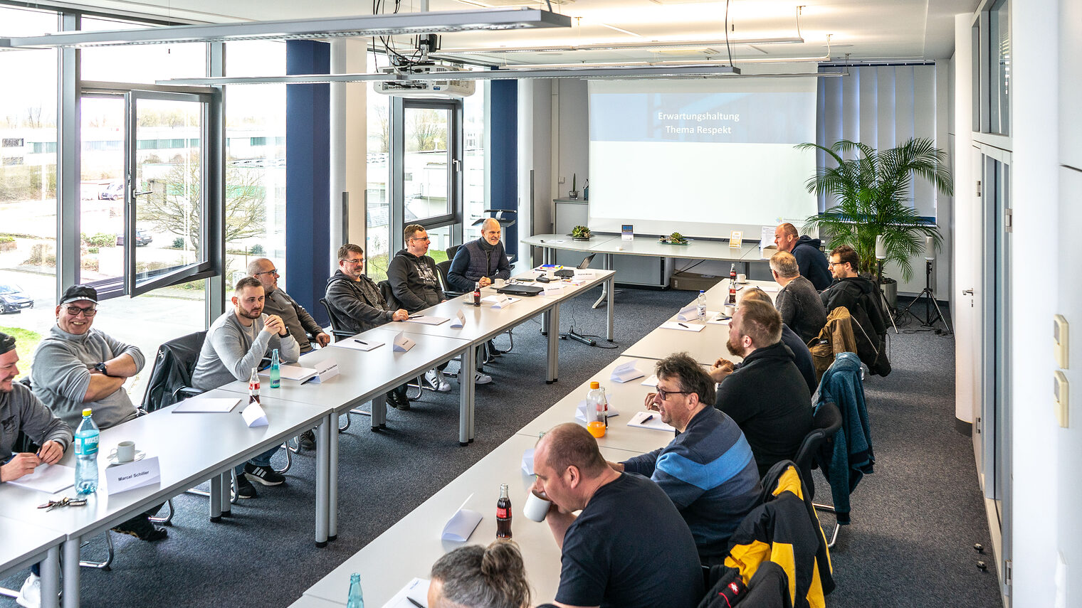 In einem gemeinsamen Workshop mit den Mitarbeitenden von Spier stellten die Ausbildungsberater der Handwerkskammer Methoden und Techniken vor, um den zielgruppengerechten Umgang mit den Auszubildenden weiter zu optimieren. 
