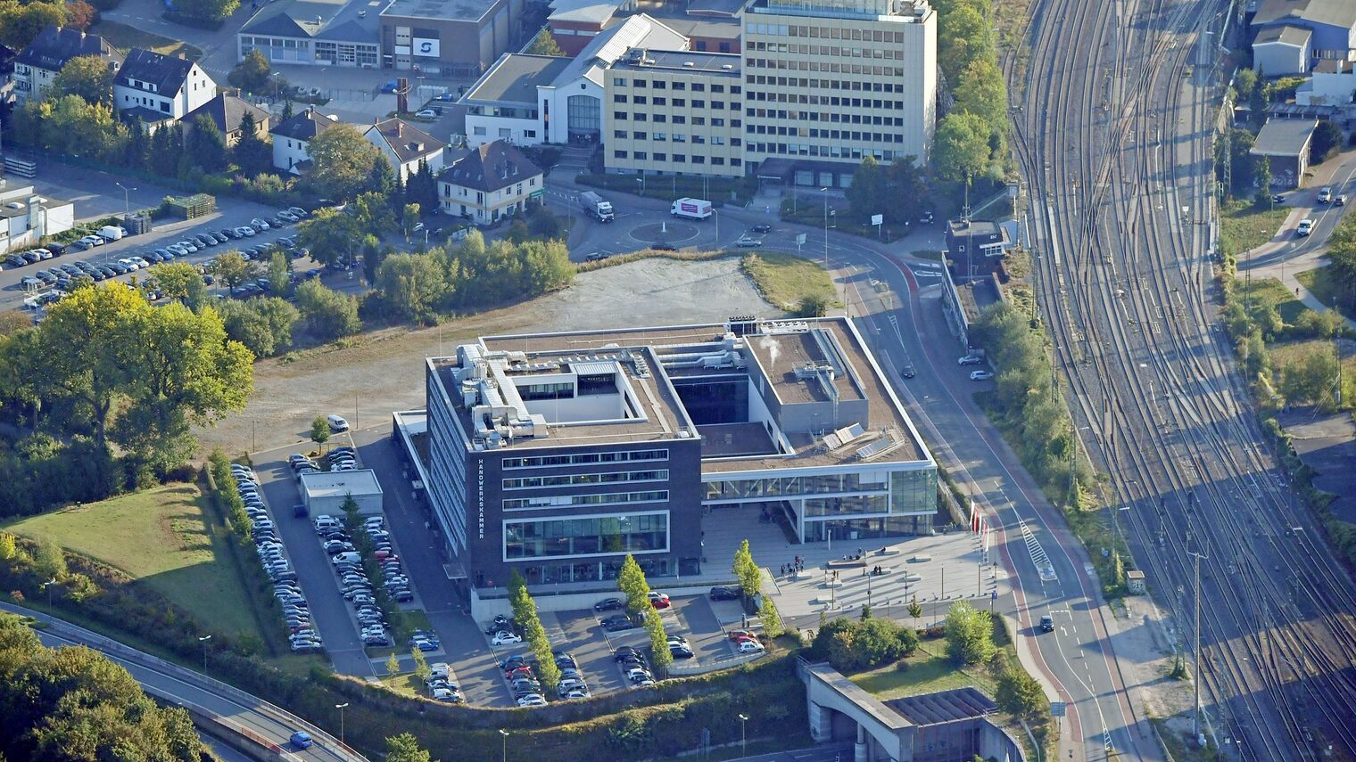 Die Mitglieder der Vollversammlung der Handwerkskammer OWL zu Bielefeld haben grünes Licht für die Neubaupläne am Campus Handwerk gegeben. 