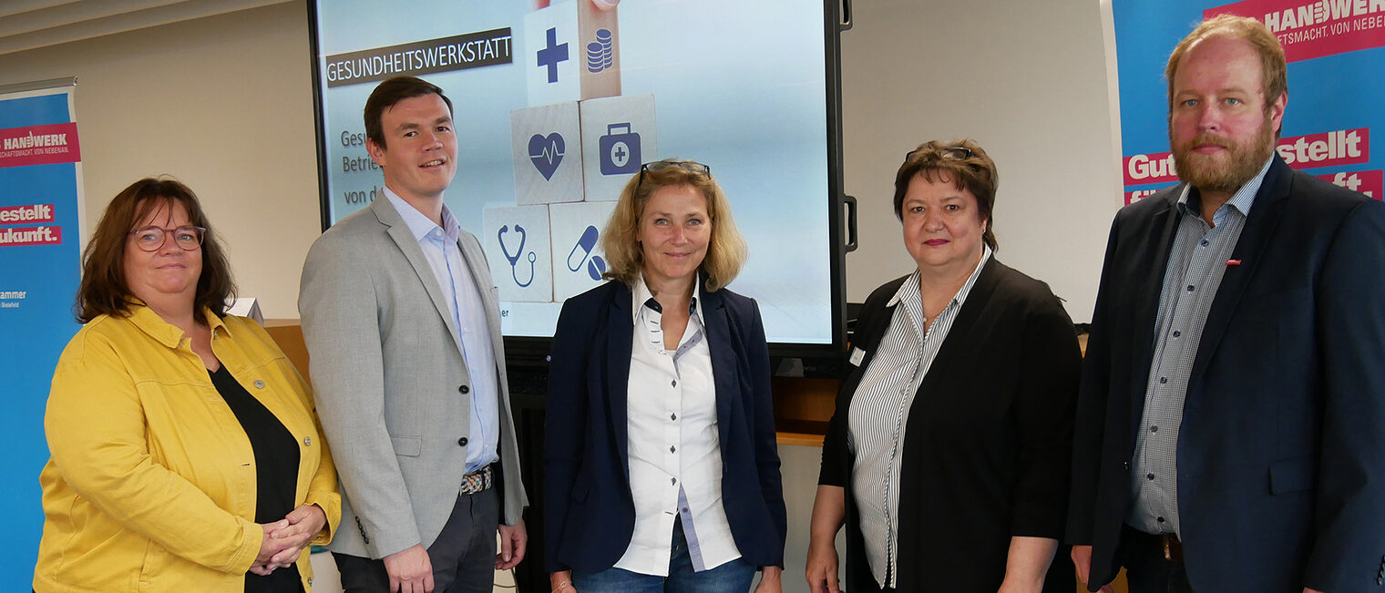 (v.l.) Almut Hansmerten, IKK classic, Felix Oberwittler und Ute Roer, beide Deutsche Rentenversicherung Westfalen, Angela Rehorst und Tim Zimmermann, beide Handwerkskammer (v.l.) Almut Hansmerten, IKK classic, Felix Oberwittler und Ute Roer, beide Deutsche Rentenversicherung Westfalen, Angela Rehorst und Tim Zimmermann, beide Handwerkskammer