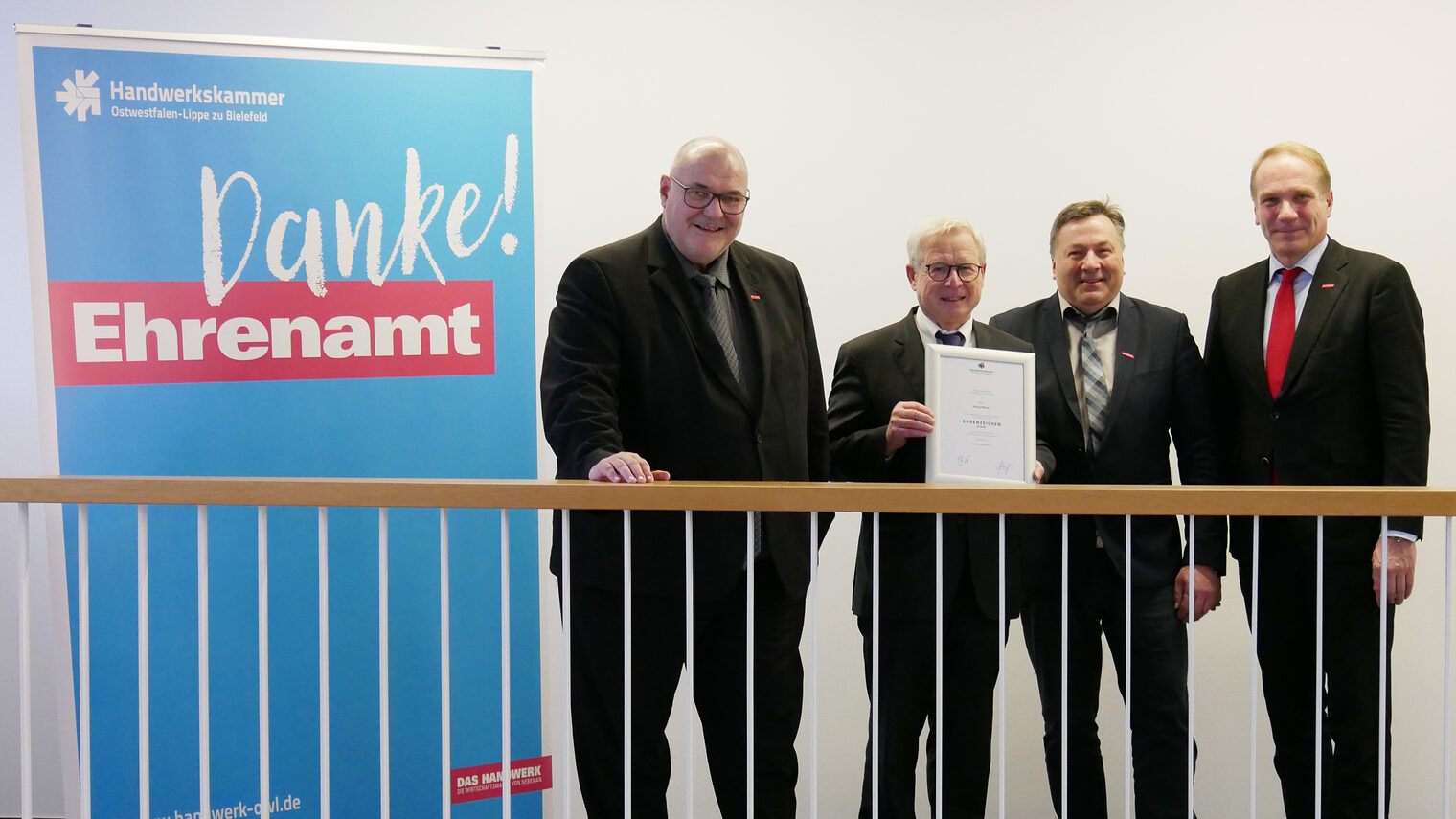 (v. l.) Kammerpräsident Peter Eul, Georg Effertz, sowie die Kammer-Vizepräsidenten Ralf Noltemeyer und Heiner Dresrüsse