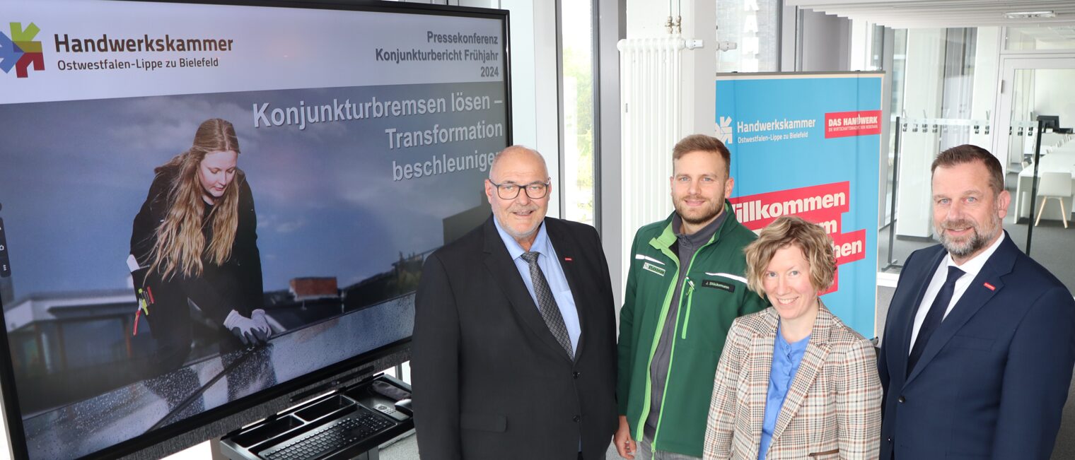 (v. l.) Kammerpräsident Peter Eul, Julius Stückemann, Prokurist ITS Stückemann, Friederike Tebbe, Geschäftsführerin der Konditorei und Bäckerei Welpinghus, sowie Hauptgeschäftsführer Dr. Jens Prager 