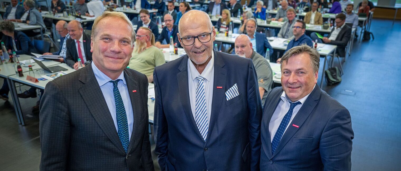 (v. l.) Vizepräsident Heiner Dresrüsse, Präsident Peter Eul, Vizepräsident Ralf Noltemeyer (v. l.) Vizepräsident Heiner Dresrüsse, Präsident Peter Eul, Vizepräsident Ralf Noltemeyer