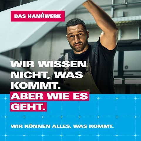 KFZ-Mechatroniker Joel schaut in die Kamera. Unter ihm steht "Wir wissen nicht, was kommt. Aber wie es geht." 