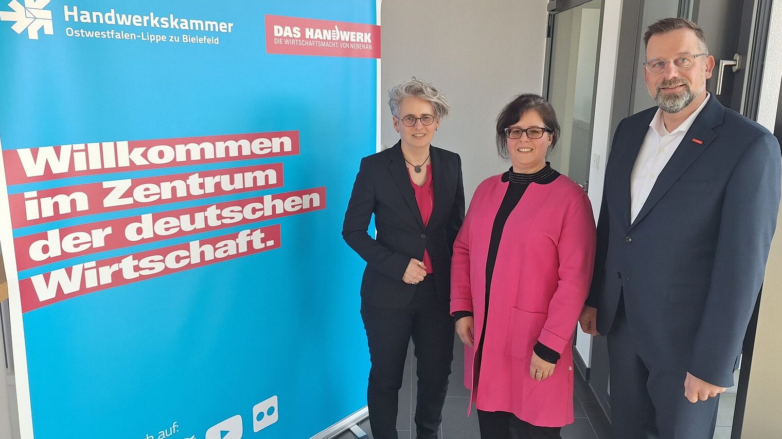 Gruppenbild der Kammer-Hauptgeschäftsführung mit Baudezernentin Claudia Koch 