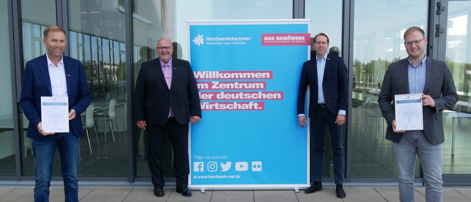 (v.l.) Bernd Ronnenberg, Sachverständiger für das Metallbauer-Handwerk, Peter Eul, Präsident der Handwerkskammer, Mathias Steinbild, Leiter Wirtschaftsrecht, und Daniel Korf, Sachverständiger für das Maler- und Lackierer-Handwerk (v.l.) Bernd Ronnenberg, Sachverständiger für das Metallbauer-Handwerk, Peter Eul, Präsident der Handwerkskammer, Mathias Steinbild, Leiter Wirtschaftsrecht, und Daniel Korf, Sachverständiger für das Maler- und Lackierer-Handwerk