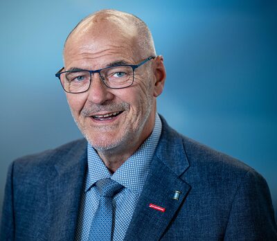Das Bild zeigt Peter Eul, den Präsidenten der Handwerkskammer OWL.