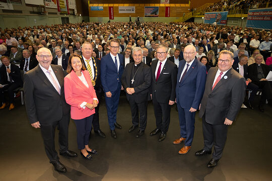  Eul, Bölling, Biere, Linnemann, Bentz, Dreier, Schröder, und Lutter (v. l.)