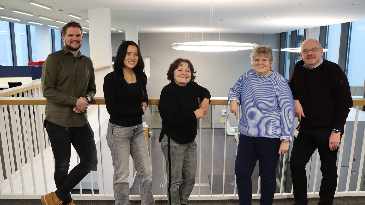 Das 5-köpfige Team der Gesellenprüfung stellt sich vor. 