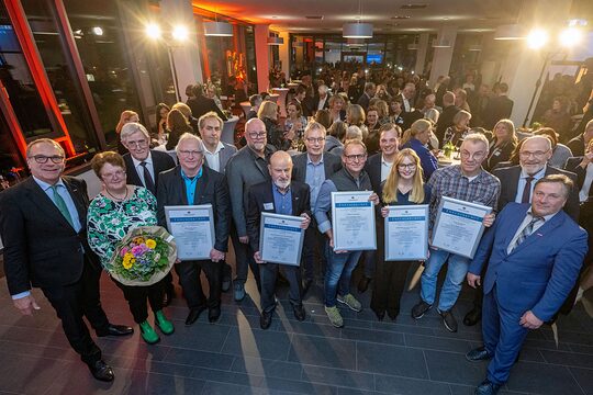 Präsidium posiert mit den Jubilaren.