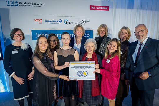 Die Soroptmistinnen mit Alina Garcia