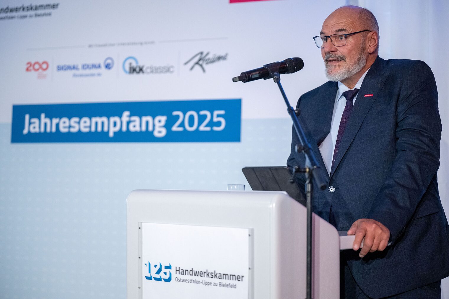 Kammerpräsident Peter Eul begrüßt die Gäste zu diesem besonderen Jahresempfang. 