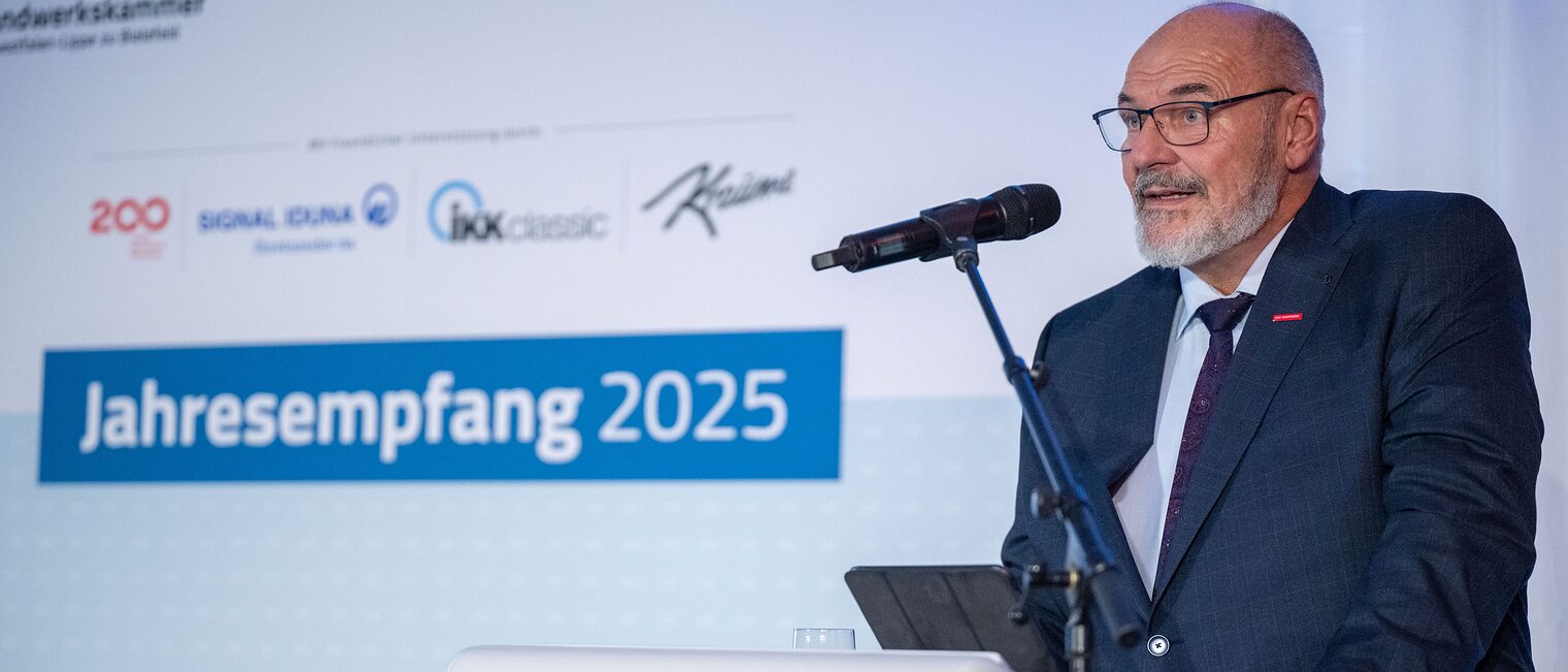 Kammerpräsident Peter Eul begrüßt die Gäste zu diesem besonderen Jahresempfang. 