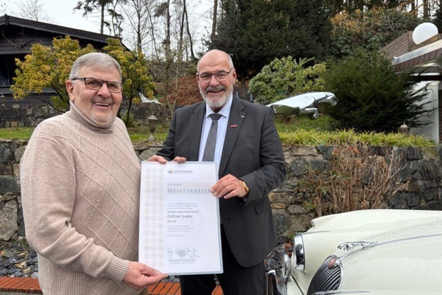 Stopka und Eul bei Übergabe Ehrenmeisterbrief 