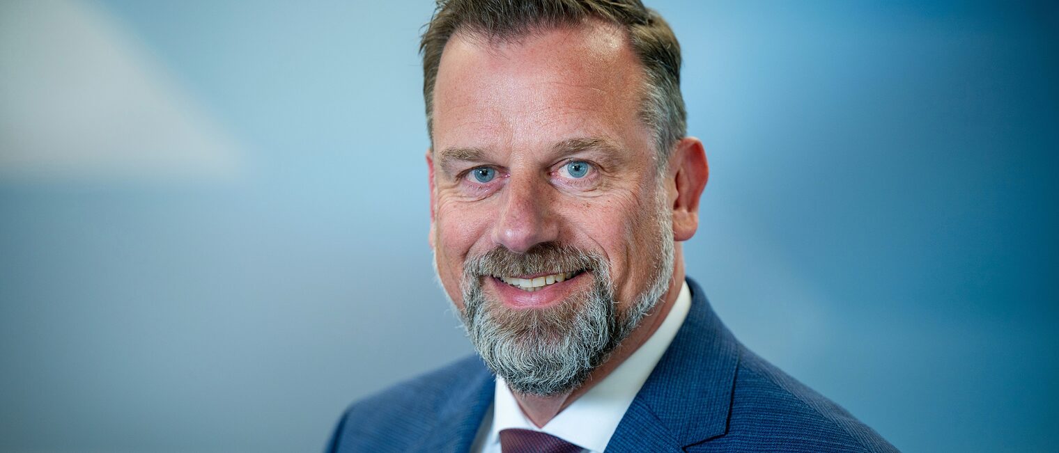 Porträt von Dr. Jens Prager, Hauptgeschäftsführer der Handwerkskammer OWL. 