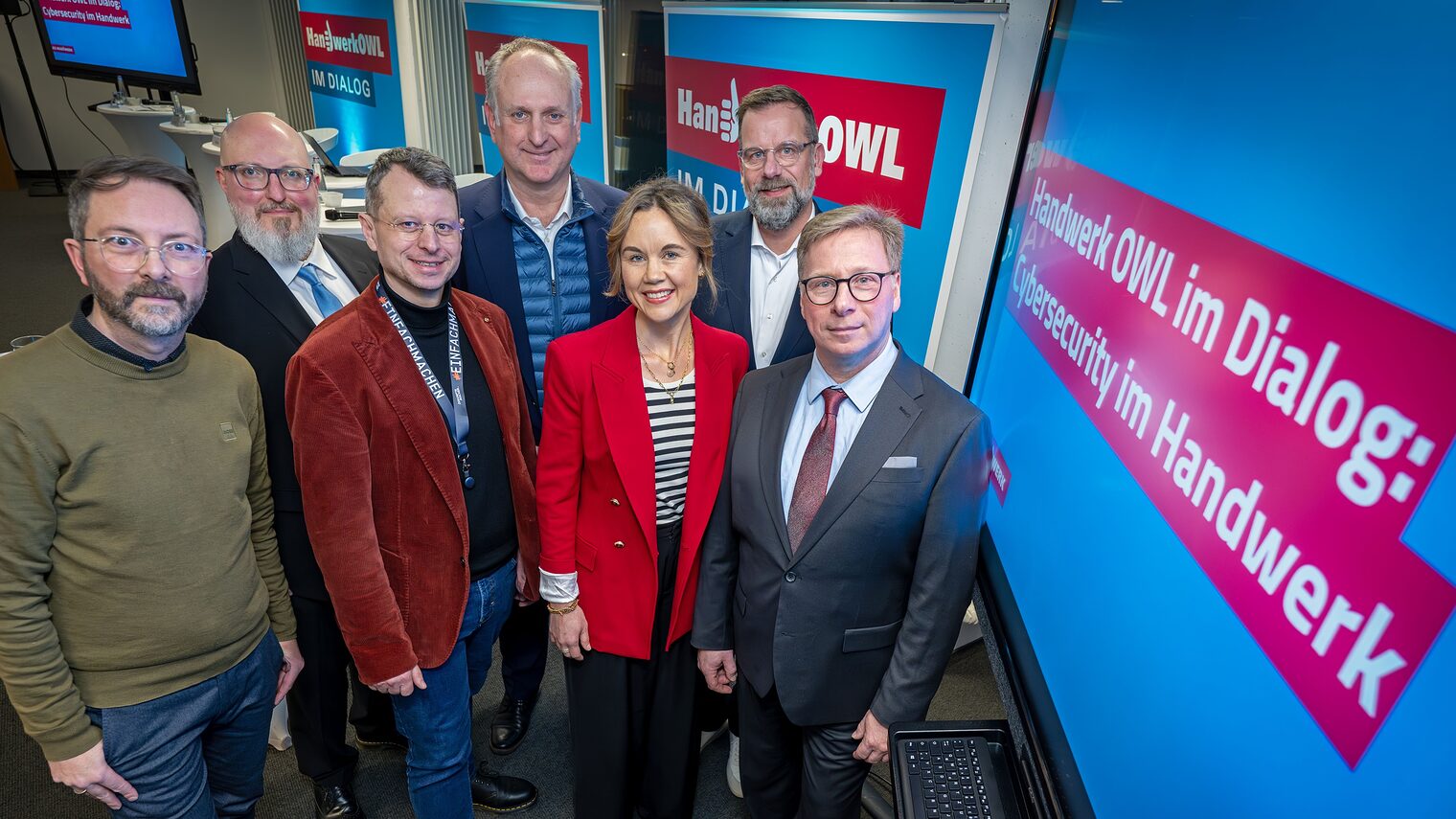 Gruppenbild der Podiumsgäste.