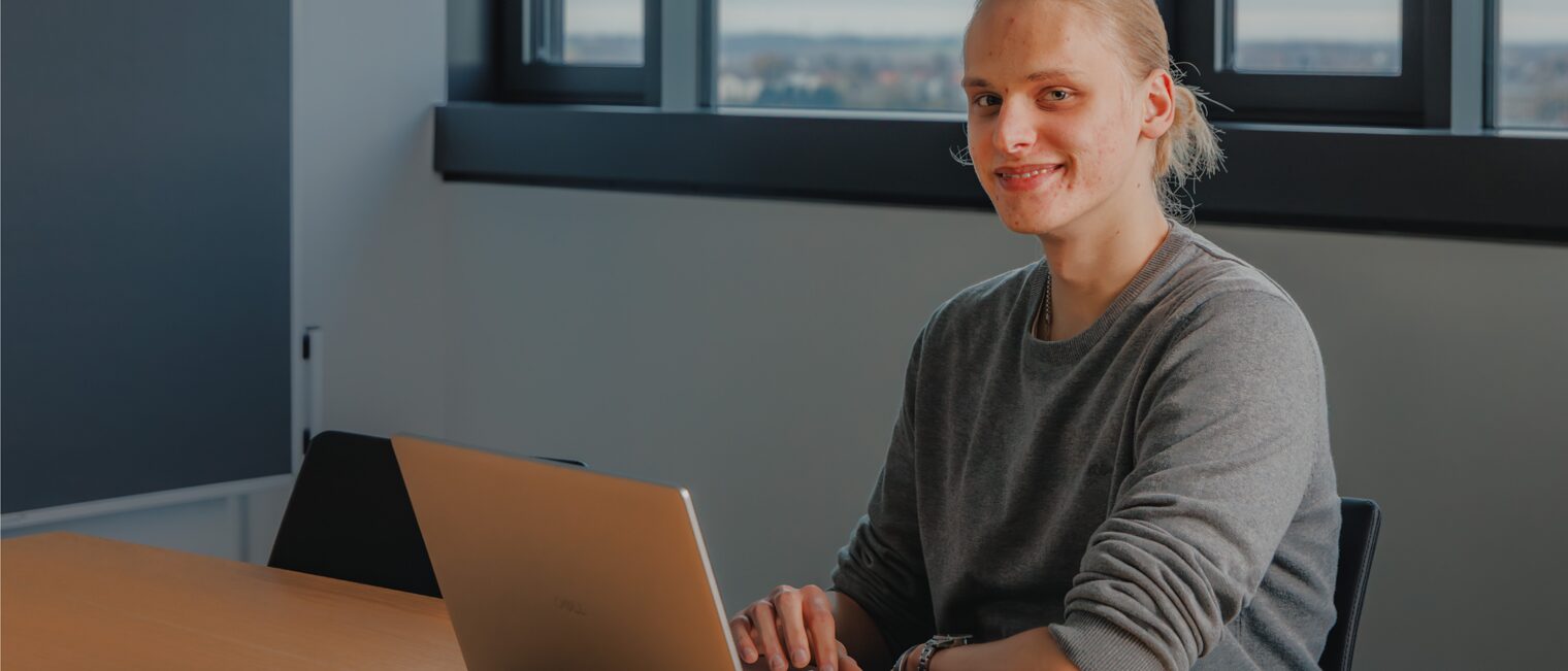 Auszubildende bei der Arbeit
