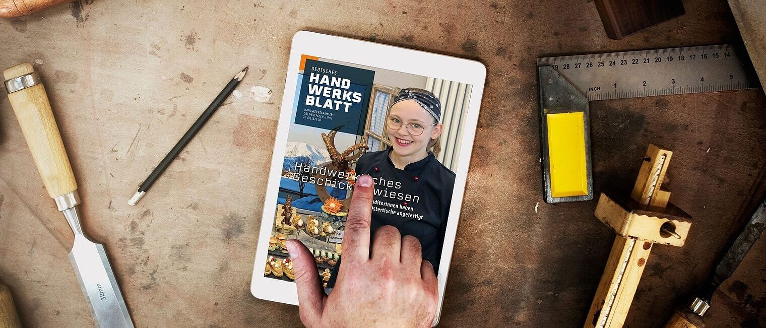 Das Titelbild des Deutschen Handwerksblatt auf einer Werkbank 