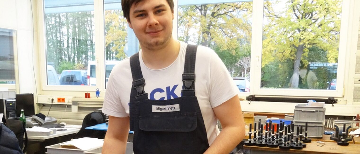 Miguel Vietz in der Lehrlingswerkstatt.