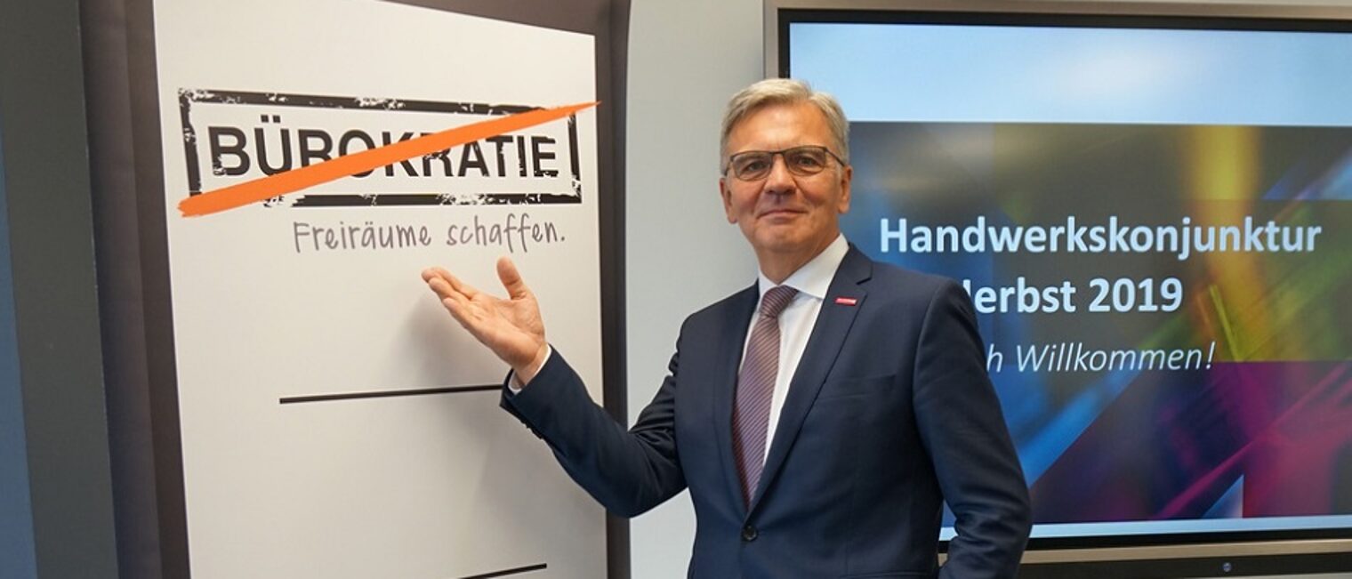 Um die Wirtschaftsleistung im Handwerk auch in Zukunft auf einem hohen Niveau zu halten, muss die Politik mittelstandsgerechter werden", sagt Wolfgang Borgert, stellv. Hauptgeschäftsführer der Handwerkskammer OWL Um die Wirtschaftsleistung im Handwerk auch in Zukunft auf einem hohen Niveau zu halten, muss die Politik mittelstandsgerechter werden", sagt Wolfgang Borgert, stellv. Hauptgeschäftsführer der Handwerkskammer OWL