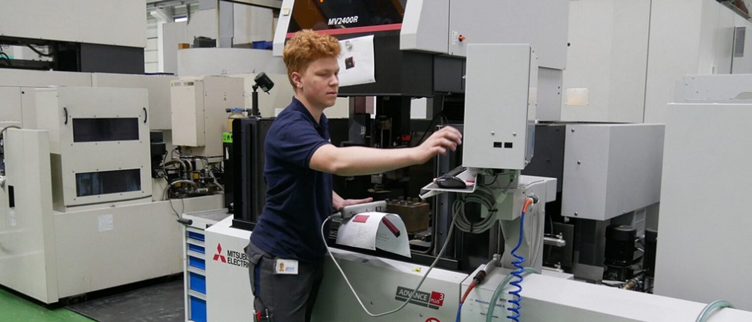 Das Handwerk bietet zukunftsgerichtete Ausbildungsplätze, wie hier in der Finke Formbau GmbH. Das Handwerk bietet zukunftsgerichtete Ausbildungsplätze, wie hier in der Finke Formbau GmbH.